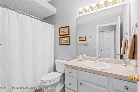 Bath - 14849 Hardtke Dr, Lansing, MI 48906 photo 1 of 4