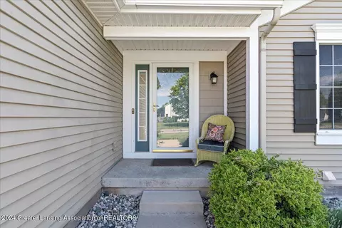 Exterior - 14849 Hardtke Dr, Lansing, MI 48906 photo 2 of 7