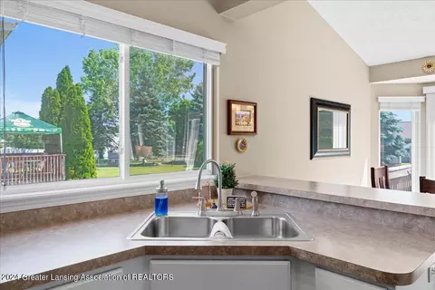 Kitchen - 14849 Hardtke Dr, Lansing, MI 48906 photo 3 of 3