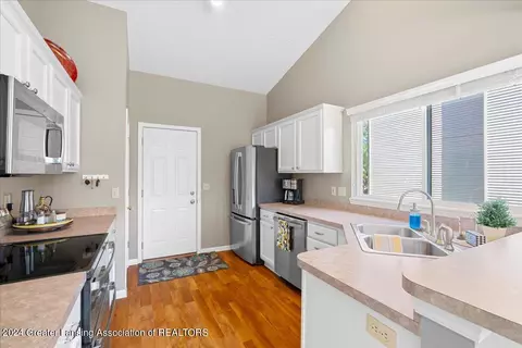 Kitchen - 14849 Hardtke Dr, Lansing, MI 48906 photo 1 of 3