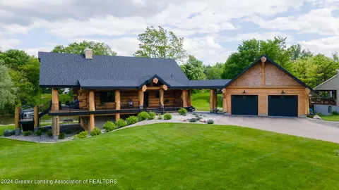 6869 Victoria Shore Dr, Laingsburg, MI 48848