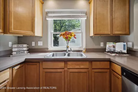 321 Ann St, Mason, MI 48854 photo 4