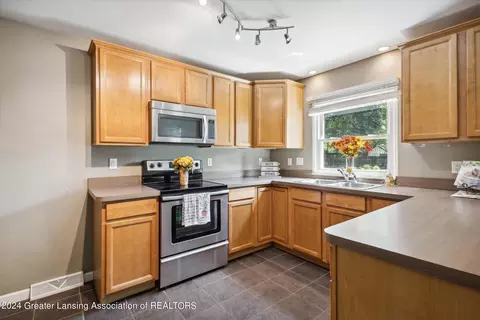 321 Ann St, Mason, MI 48854 photo 3