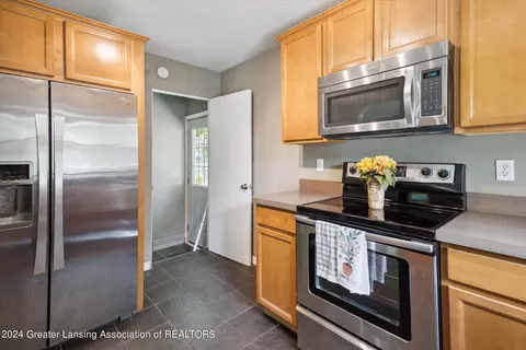321 Ann St, Mason, MI 48854 photo 5