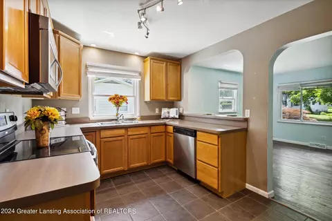 321 Ann St, Mason, MI 48854 photo 7