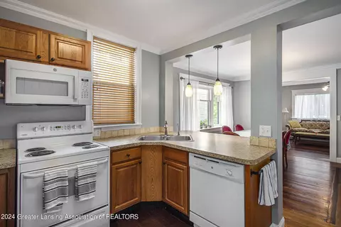 Kitchen - 224 W Maple St, Lansing, MI 48906 photo 3 of 3