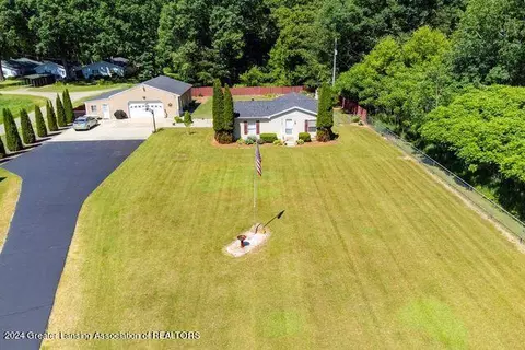 8722 Dunn Rd, Munith, MI 49259