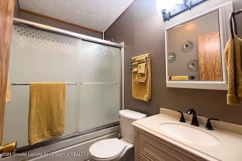 8722 Dunn Rd, Munith, MI 49259 photo 12