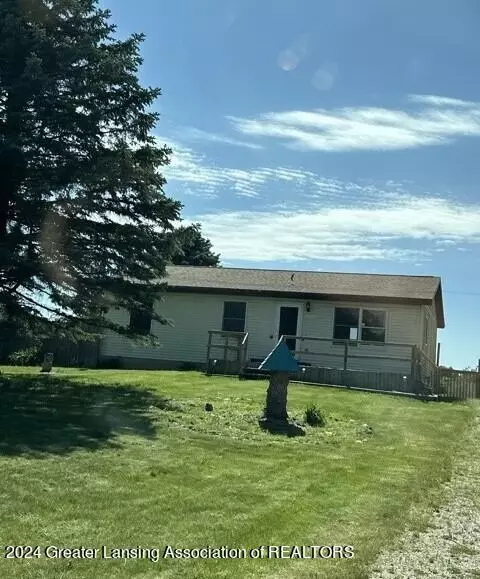 1801 Benton Rd, Charlotte, MI 48813
