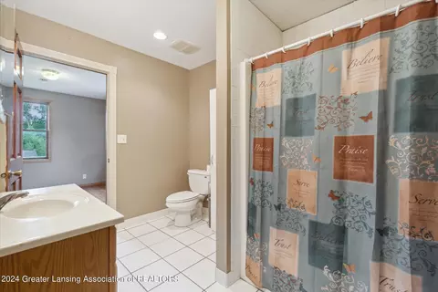 Bath - 12235 Ruppert Rd, Perry, MI 48872 photo 5 of 5