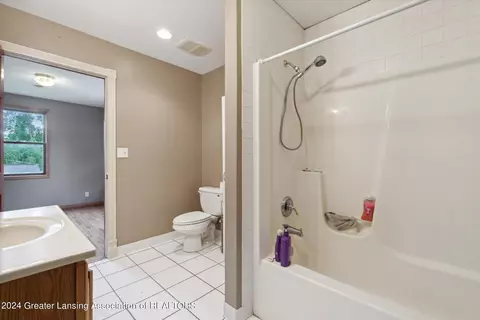 Bath - 12235 Ruppert Rd, Perry, MI 48872 photo 3 of 5
