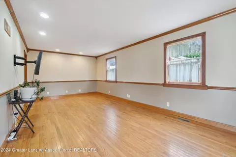 Living - 12235 Ruppert Rd, Perry, MI 48872 photo 4 of 6