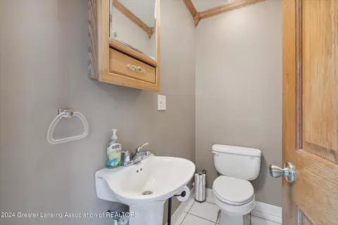 Bath - 12235 Ruppert Rd, Perry, MI 48872 photo 2 of 5