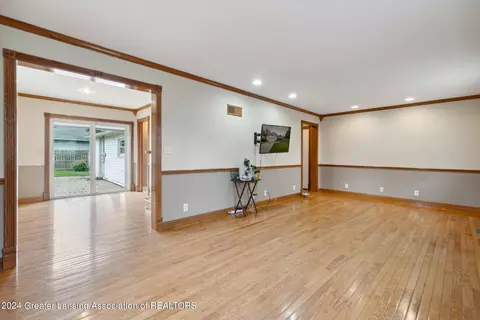 Living - 12235 Ruppert Rd, Perry, MI 48872 photo 5 of 6