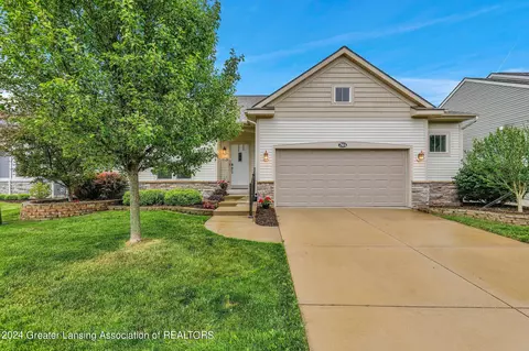 7564 Roxborough Ln, Grand Ledge, MI 48837