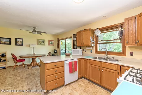 Kitchen - 6833 E Howe Rd, Bath, MI 48808 photo 2 of 3