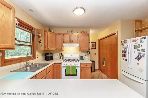 Kitchen - 6833 E Howe Rd, Bath, MI 48808 photo 3 of 3