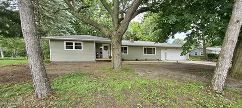 415 Harpers Way, Lansing, MI 48917