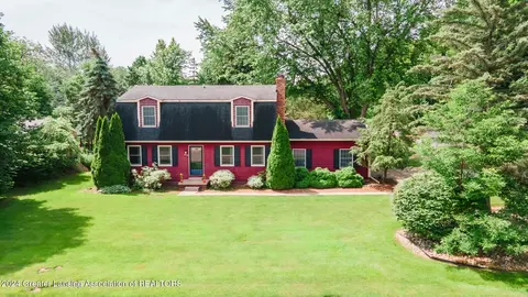 6827 Cardinal Ln, Lansing, MI 48917