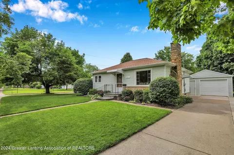 301 E Gibbs St, Saint Johns, MI 48879 photo 3