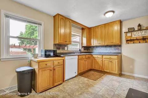 301 E Gibbs St, Saint Johns, MI 48879 photo 11