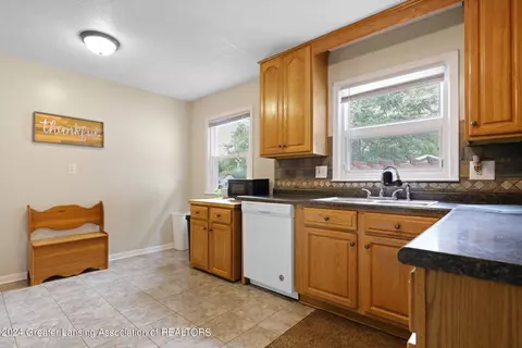 301 E Gibbs St, Saint Johns, MI 48879 photo 14