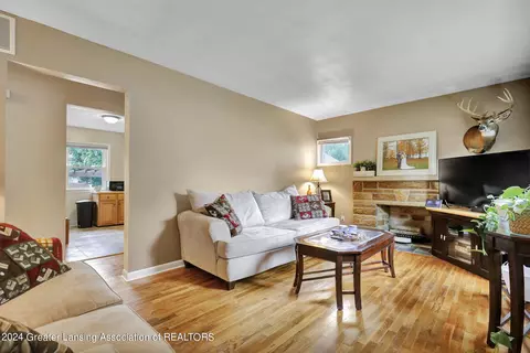 301 E Gibbs St, Saint Johns, MI 48879 photo 9