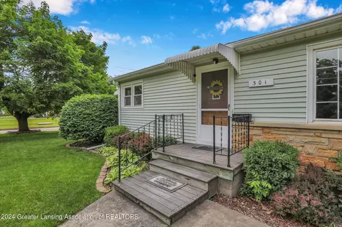 301 E Gibbs St, Saint Johns, MI 48879 photo 4