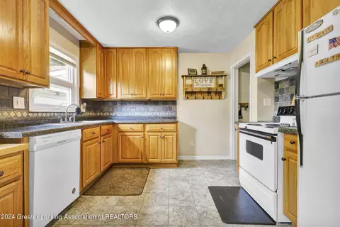 301 E Gibbs St, Saint Johns, MI 48879 photo 12
