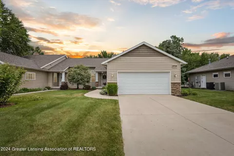 8706 Huntington Dr #31, Lansing, MI 48917