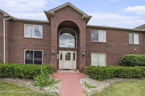 322 Pere Marquette Dr #11, Lansing, MI 48912