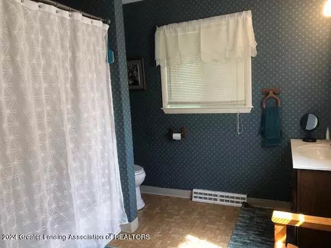 Bath - 1425 Cloverleaf Rd, Lansing, MI 48906 photo 1 of 2