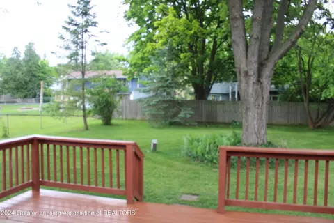 Exterior - 1425 Cloverleaf Rd, Lansing, MI 48906 photo 7 of 8