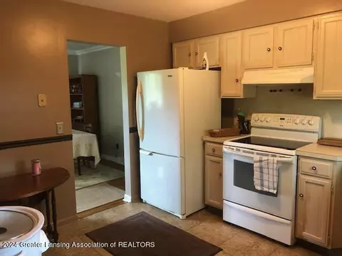 Kitchen - 1425 Cloverleaf Rd, Lansing, MI 48906 photo 4 of 4