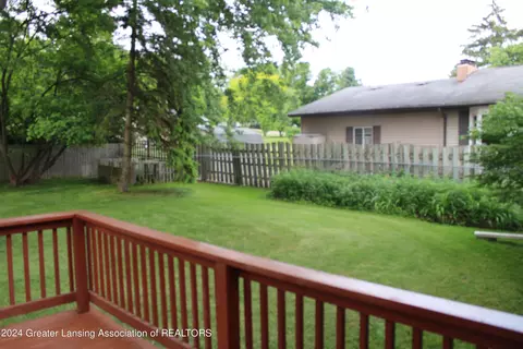 Exterior - 1425 Cloverleaf Rd, Lansing, MI 48906 photo 6 of 8
