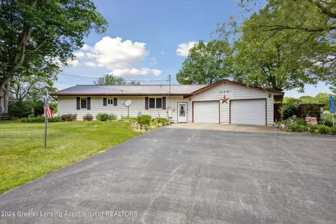 10051 Birch Dr, Riverdale, MI 48877