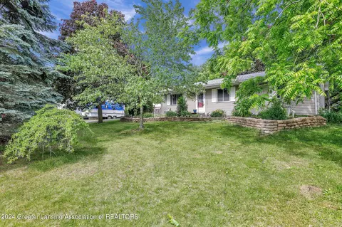406 N East St, Perry, MI 48872
