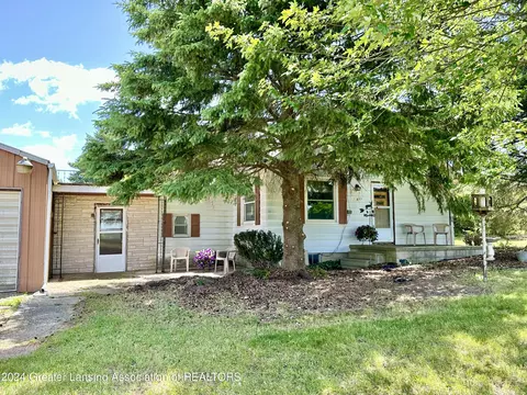 11877 S Croswell Rd, Saint Johns, MI 48879