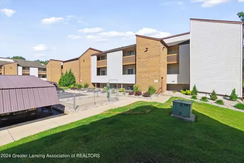 1460 E Pond Dr #31, Okemos, MI 48864