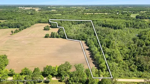 7727 E Cloverdale Rd, Nashville, MI 49073