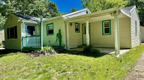 6429 Sommerset Rd, Lansing, MI 48911