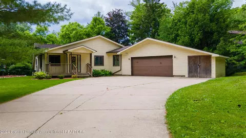 12957 W Herbison Rd, Eagle, MI 48822
