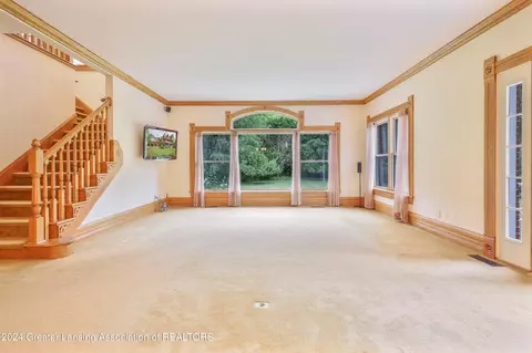 Living - 13187 S Lowell Rd, Dewitt, MI 48820 photo 9 of 11