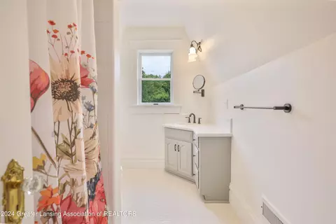 Bath - 13187 S Lowell Rd, Dewitt, MI 48820 photo 13 of 15