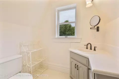 Bath - 13187 S Lowell Rd, Dewitt, MI 48820 photo 14 of 15
