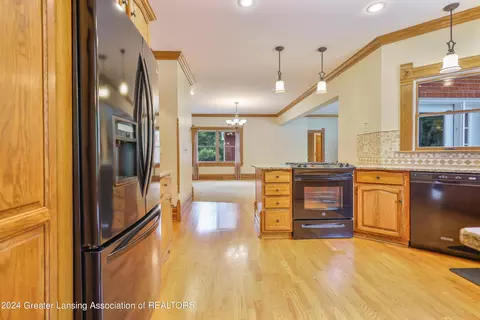 Kitchen - 13187 S Lowell Rd, Dewitt, MI 48820 photo 4 of 5