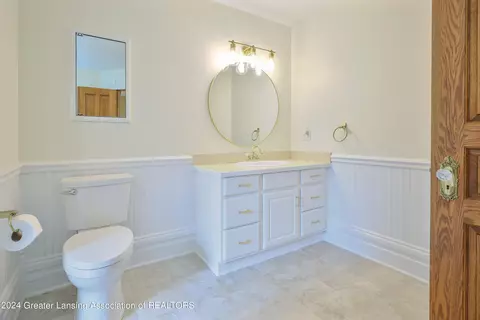 Bath - 13187 S Lowell Rd, Dewitt, MI 48820 photo 11 of 15