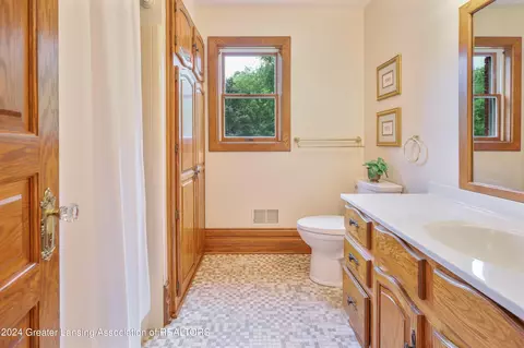 Bath - 13187 S Lowell Rd, Dewitt, MI 48820 photo 7 of 15