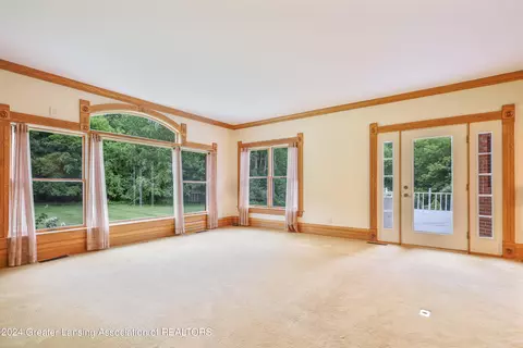 Living - 13187 S Lowell Rd, Dewitt, MI 48820 photo 7 of 11