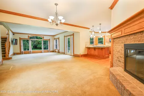 Living - 13187 S Lowell Rd, Dewitt, MI 48820 photo 5 of 11